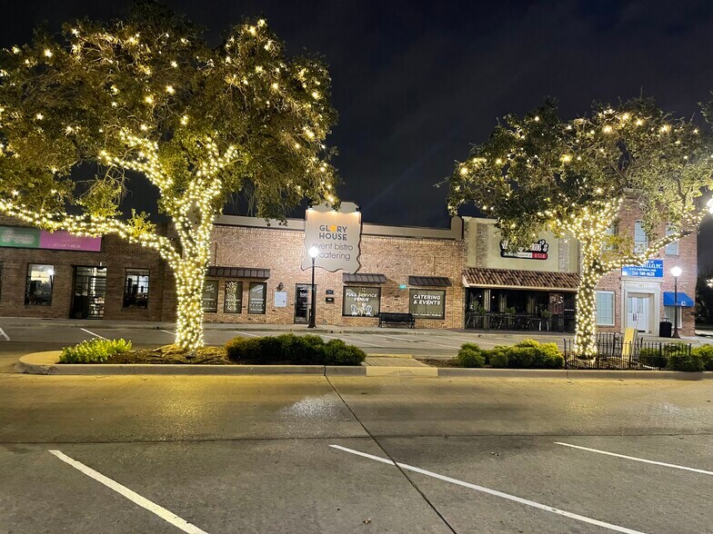 More Photos Of 109-111 S Main St, Irving Restaurant For Sale