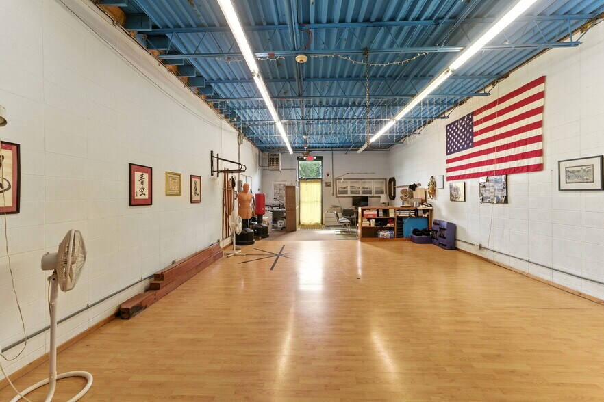 More Photos Of 1175 Post Rd, Warwick Storefront Retail Office For Lease