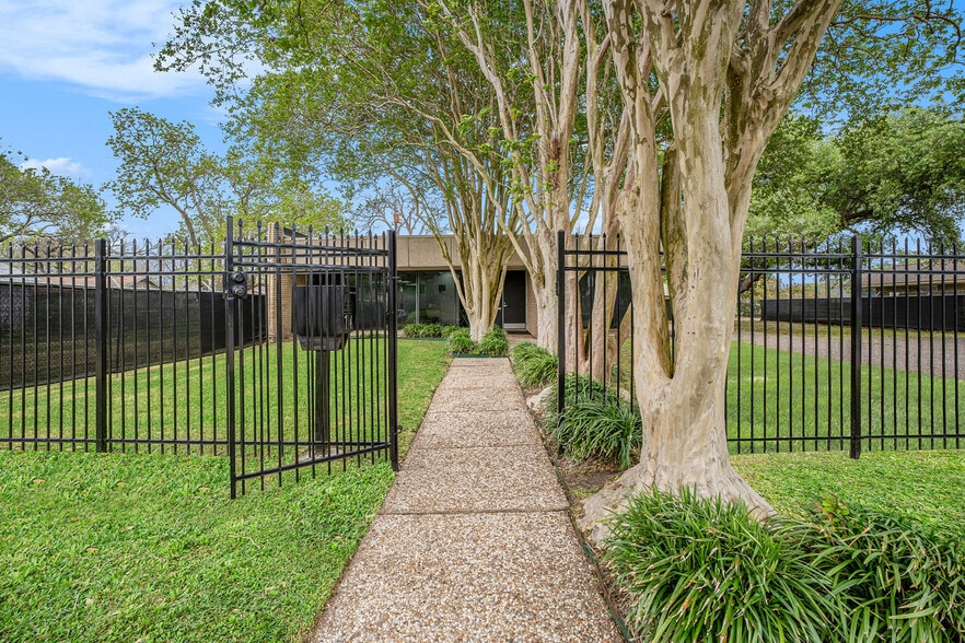 Primary Photo Of 714 7th Ave N, Texas City Office Residential For Sale