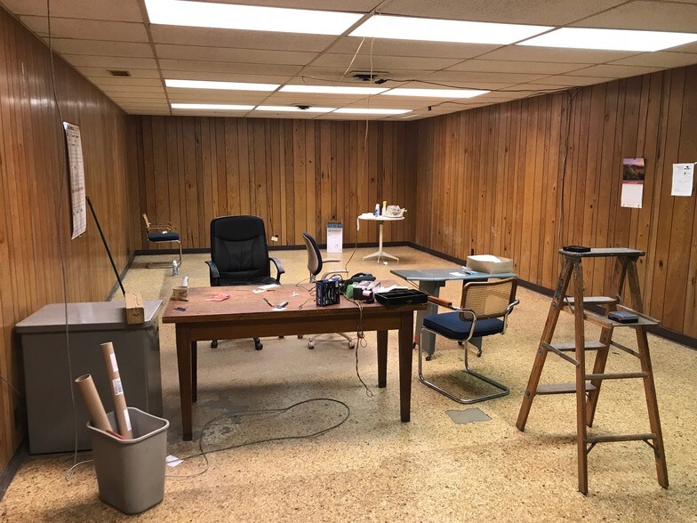 More Photos Of 121 E Tutt St, South Bend Manufacturing For Lease