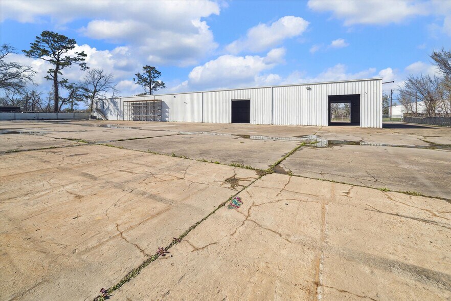 More Photos Of 8730 Ley Rd, Houston Warehouse For Sale