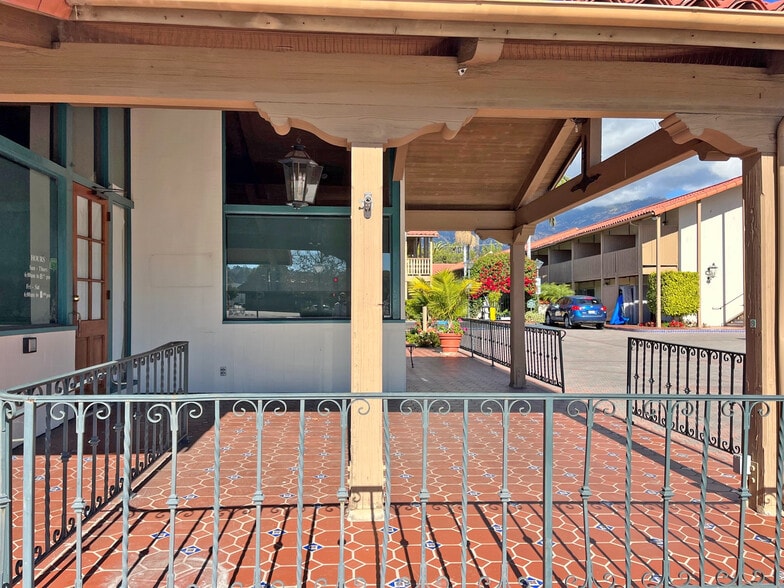 More Photos Of 3860 State St, Santa Barbara Restaurant For Lease