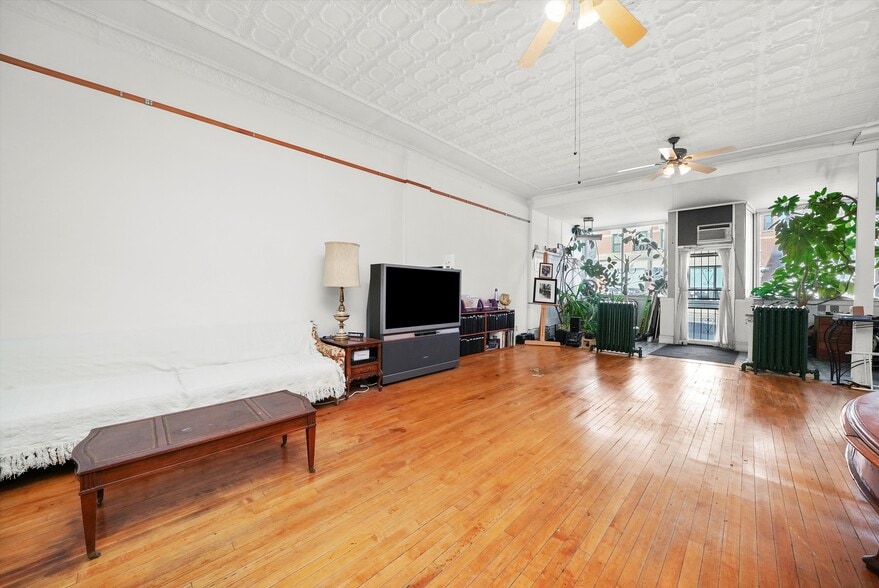 More Photos Of 1303 W Chicago Ave, Chicago Storefront Retail Residential For Sale