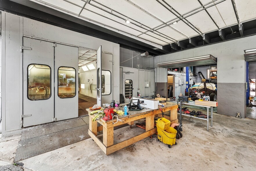 More Photos Of 1941 NE 34th Ct, Lighthouse Point Freestanding For Sale