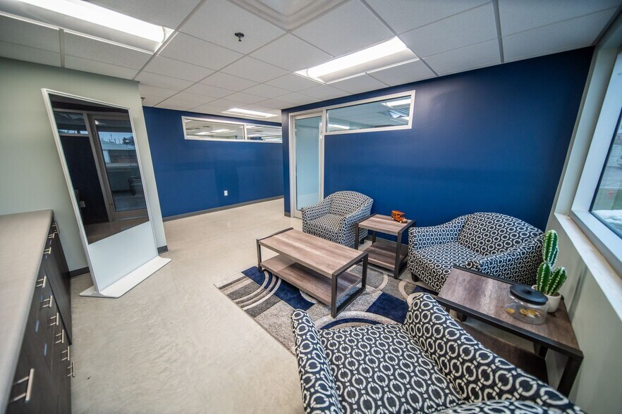 More Photos Of 1820 14th St NW, Rochester Showroom For Sale