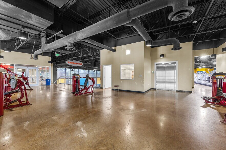 More Photos Of 1900 Del Paso Rd, Sacramento Health Club For Lease