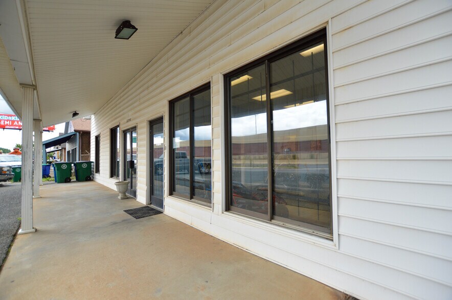 More Photos Of 12056 Stallings Commerce Dr, Matthews Showroom For Lease