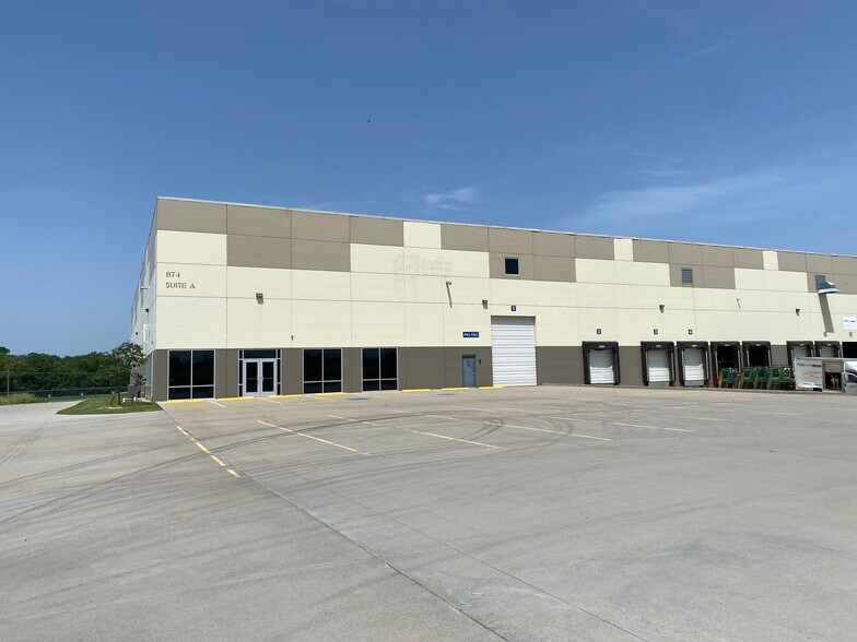 More Photos Of 874 N 165th East Ave, Tulsa Distribution For Lease