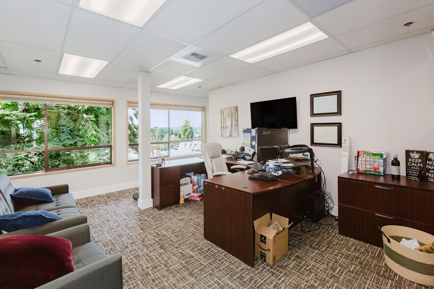 More Photos Of 1040 NE Hostmark St, Poulsbo Office For Sale
