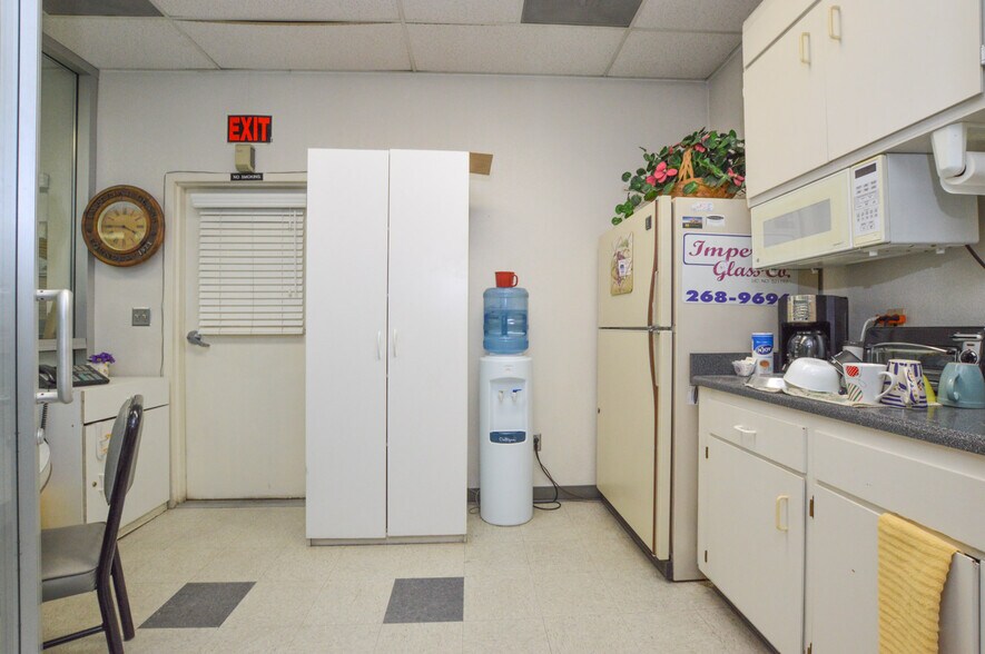 More Photos Of 444 N 1st St, Fresno Freestanding For Sale