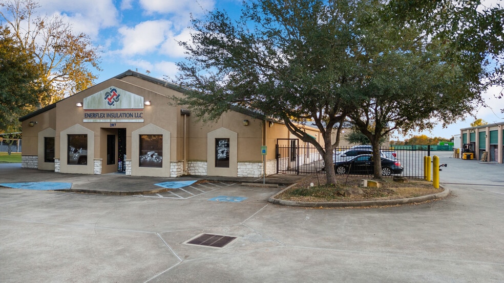 More Photos Of 207 W Archer Rd, Baytown Warehouse For Sale
