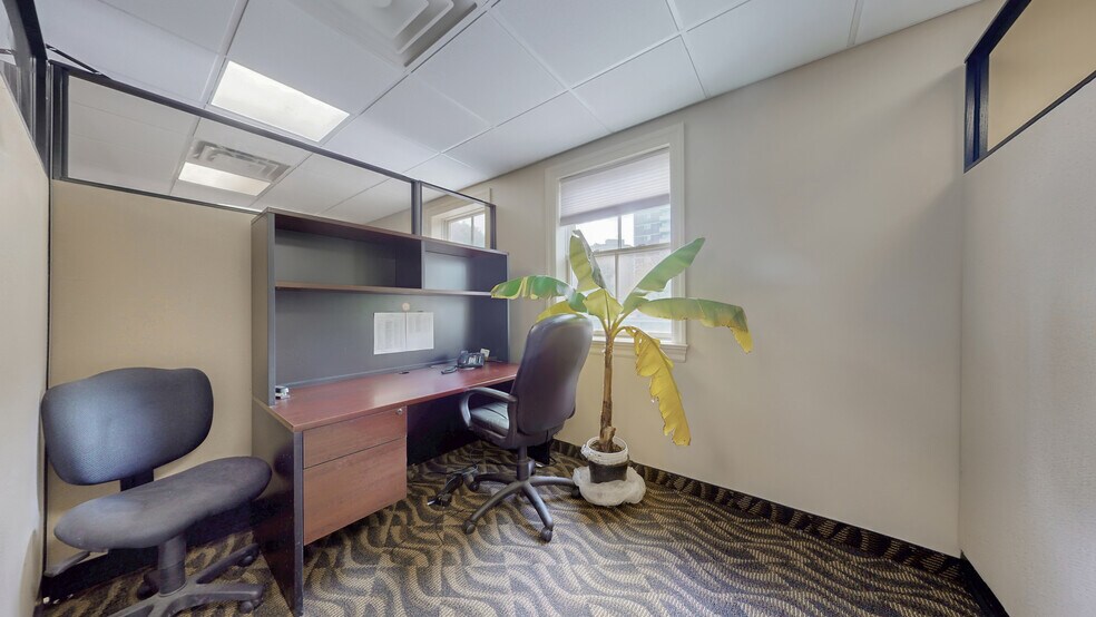 More Photos Of 121 Robinson St, Markham Office For Sale