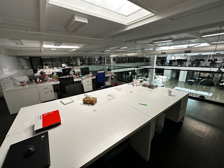 More Photos Of 1451 Vanguard Dr, Oxnard Warehouse For Sale