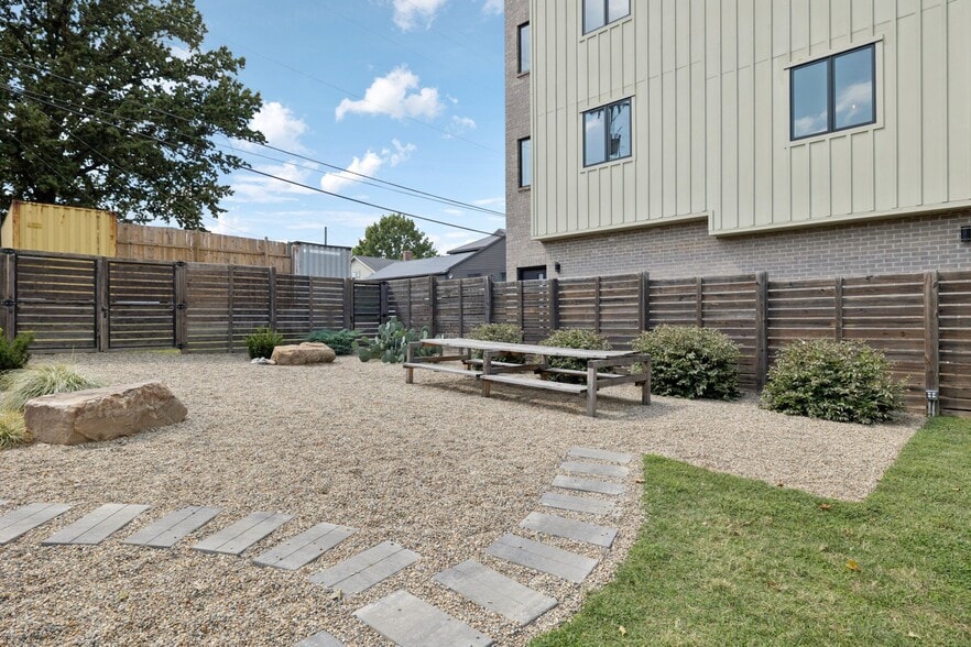 More Photos Of 2517 White Ave, Nashville Office Residential For Sale