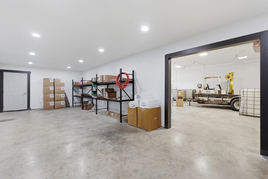 More Photos Of 11700 Sturgis Rd, Summerset Warehouse For Sale