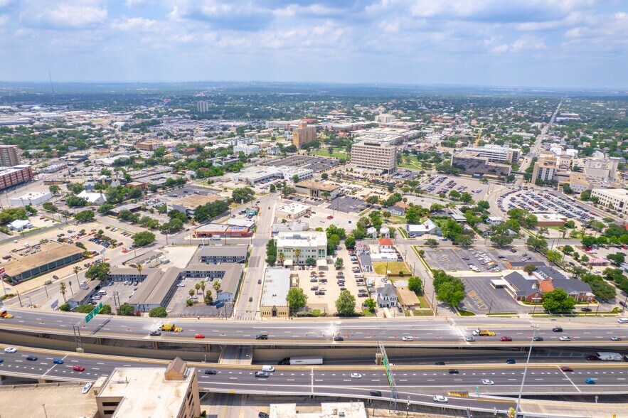 More Photos Of 718 Lexington Ave, San Antonio Medical For Lease