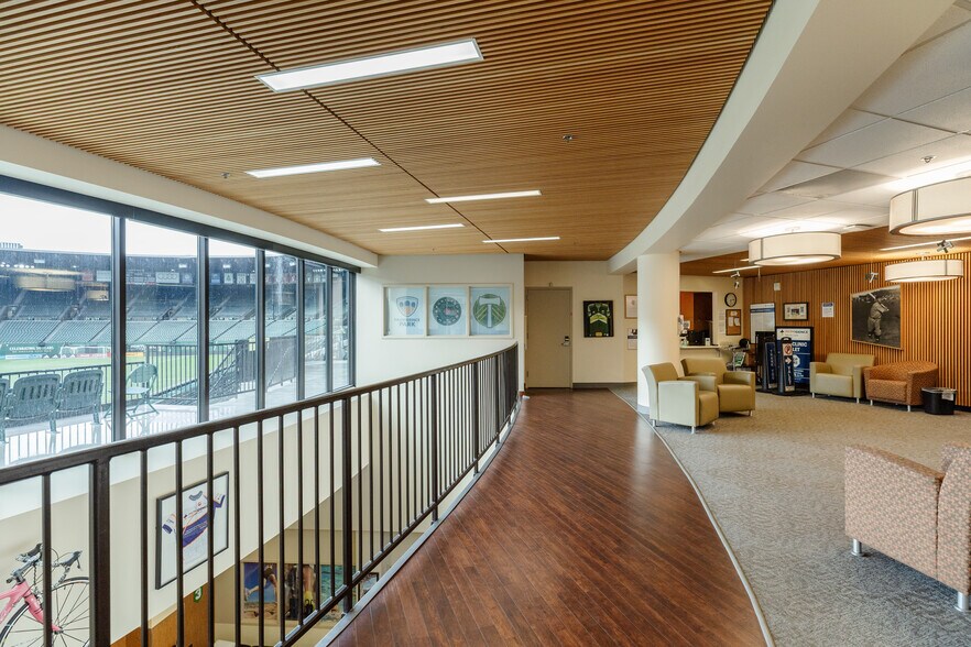 More Photos Of 909 SW 18th Ave, Portland Health Club For Lease