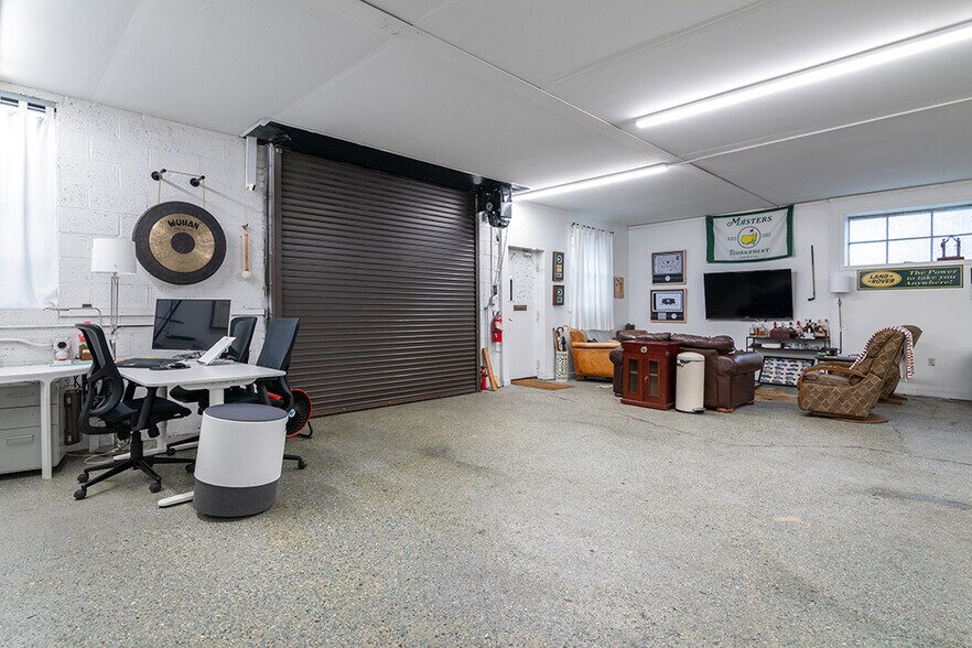More Photos Of 115 Duke St, East Greenwich Warehouse For Sale