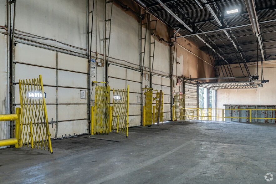 More Photos Of 10800 Ford Rd, Dearborn Warehouse For Lease
