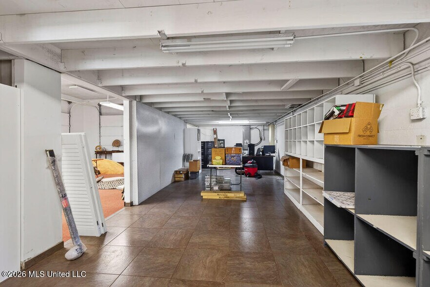 More Photos Of 2005 Government St, Ocean Springs Flex For Lease