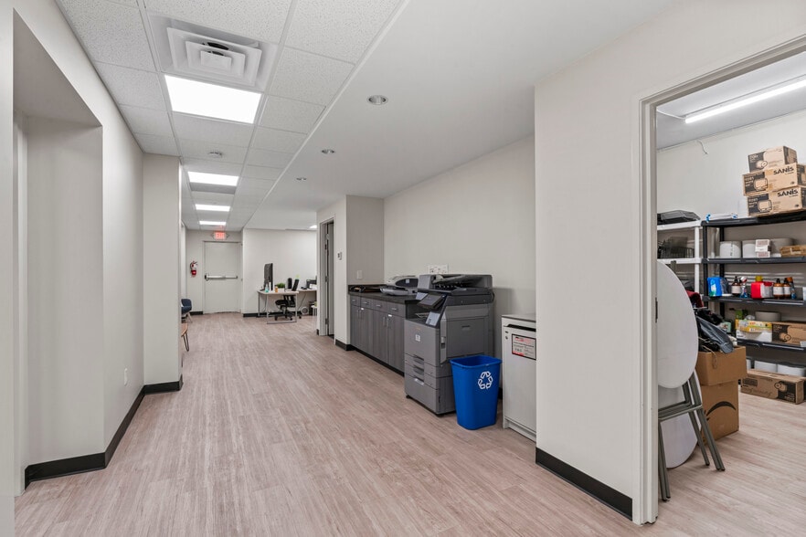 More Photos Of 4600 E Martha Truman Rd, Grandview Warehouse For Lease