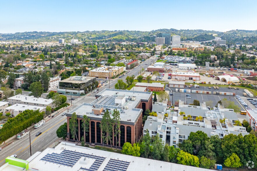 More Photos Of 15315 Magnolia Blvd, Sherman Oaks Office For Sale