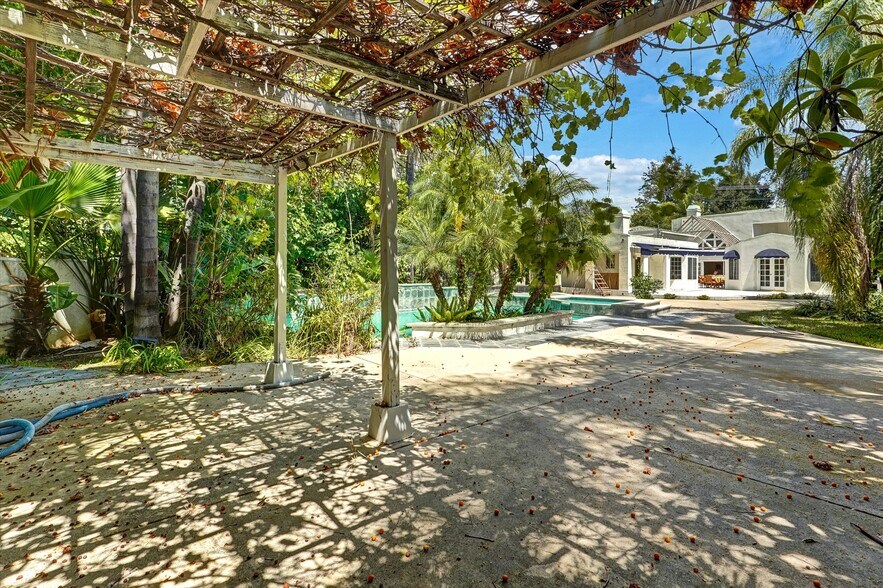 More Photos Of 4623 Hayvenhurst Ave, Encino Apartments For Sale