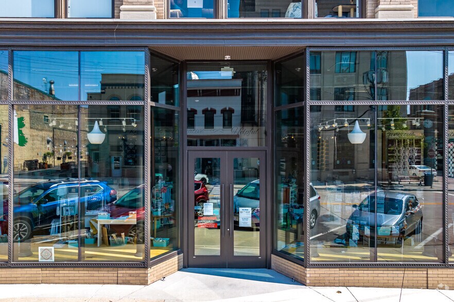 More Photos Of 914 S 8th St, Manitowoc Apartments For Lease