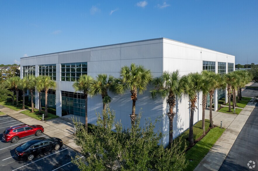 More Photos Of 12612 Challenger Pky, Orlando Unknown For Lease