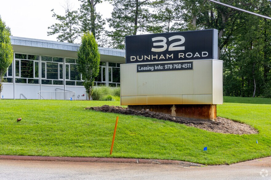 More Photos Of 32 Dunham Rd, Beverly Warehouse For Lease