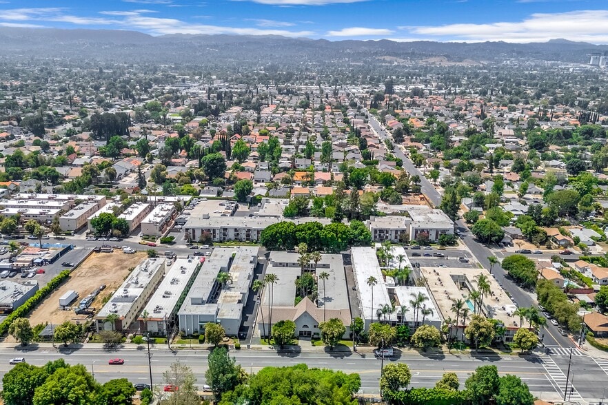 More Photos Of 20234 Roscoe Blvd, Los Angeles Apartments For Sale