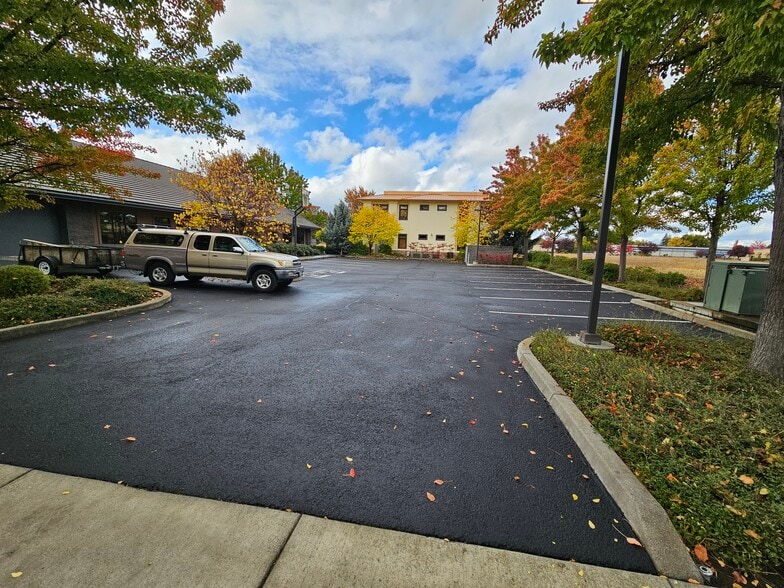 More Photos Of 831 O'Hare Pky, Medford Medical For Lease