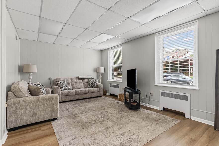 More Photos Of 525 7th St, Altavista Office For Sale