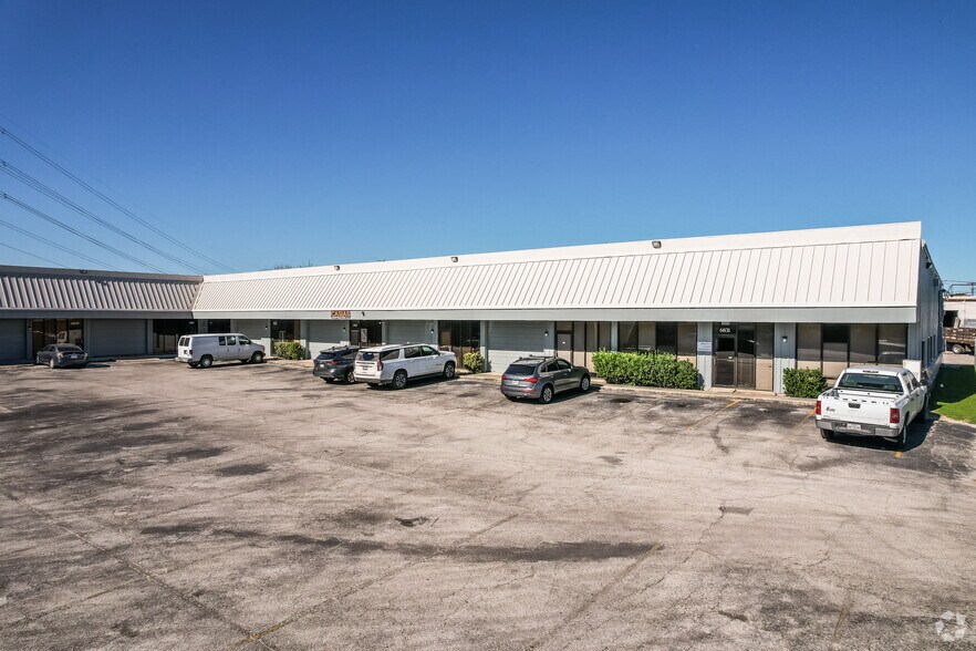 More Photos Of 6803-6831 Breeden Ave, San Antonio Light Manufacturing For Lease