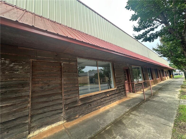 More Photos Of 113 E Windsor St, Westminster Storefront Retail Office For Sale