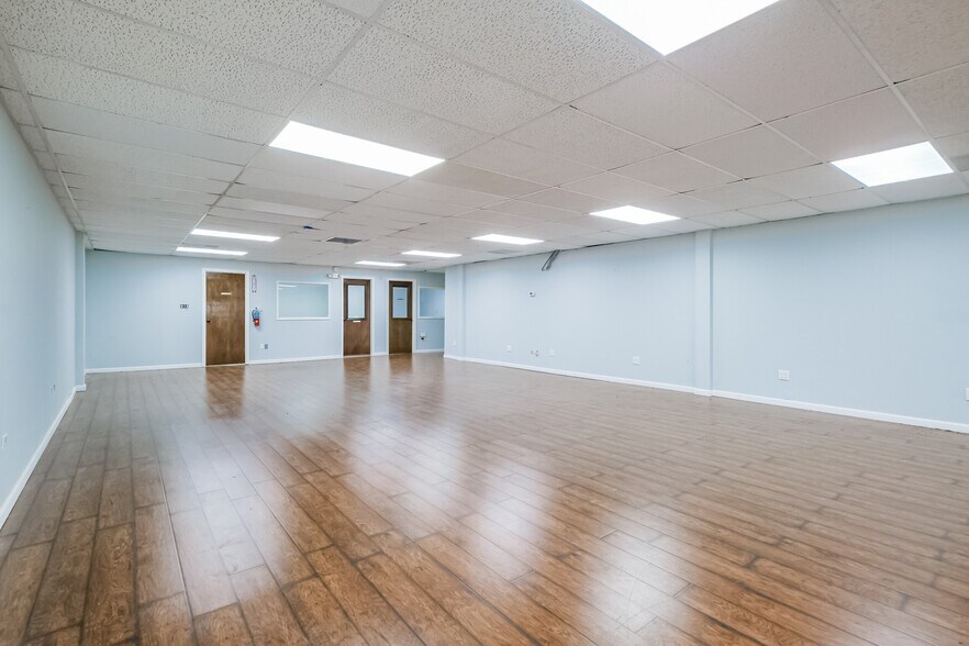 More Photos Of 8200 Westglen Dr, Houston Loft Creative Space For Lease