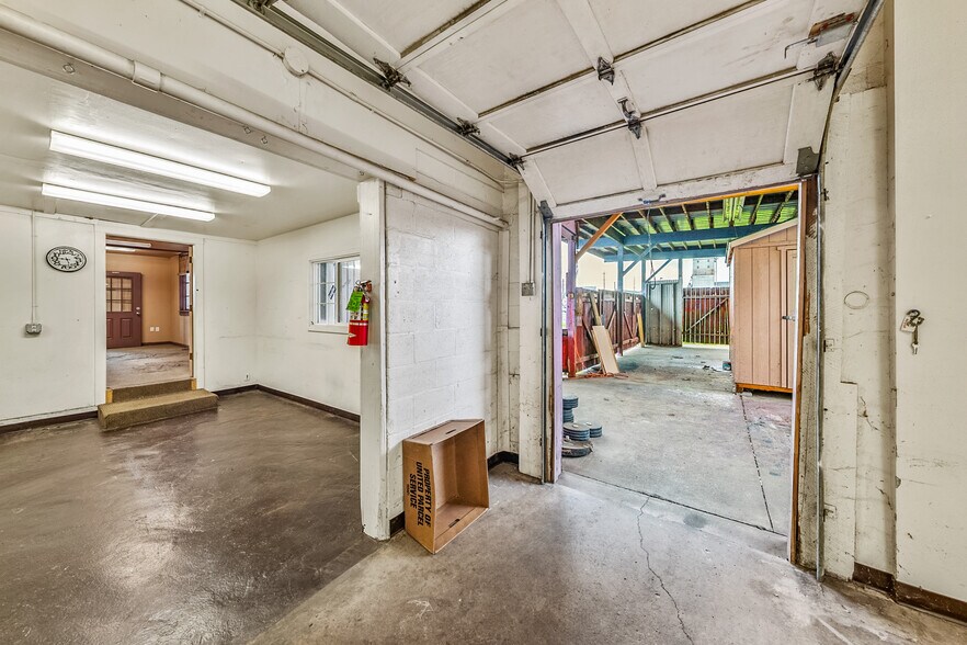 More Photos Of 211 Front St, Central Point General Retail For Sale