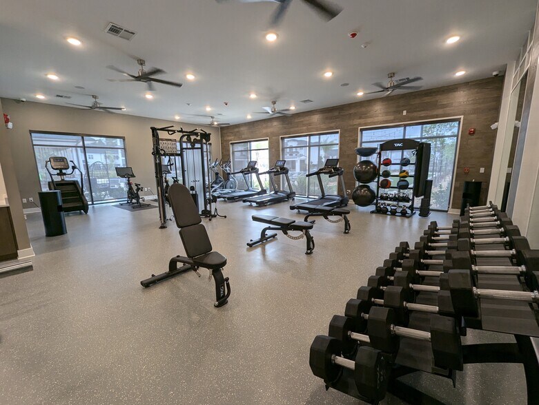 More Photos Of 1000 Brunswick Cir, Brunswick Office For Lease
