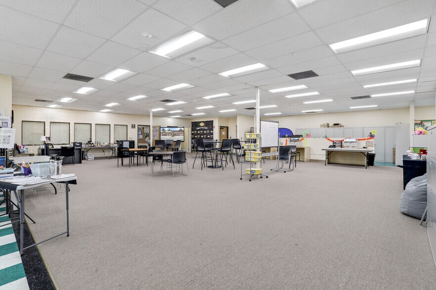 More Photos Of 8807 Thornton Rd, Stockton Storefront Retail Office For Lease