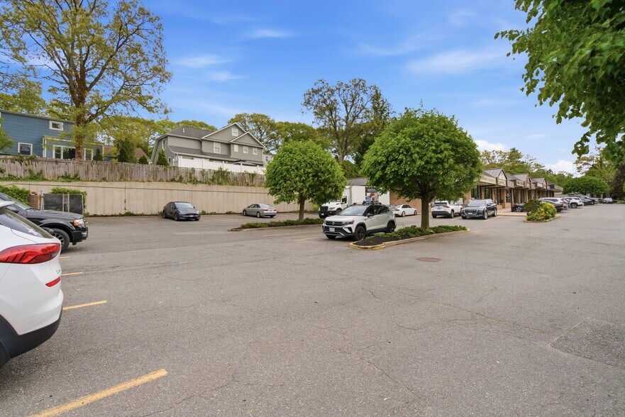 More Photos Of 444 W Jericho Tpke, Huntington Storefront Retail Office For Sale