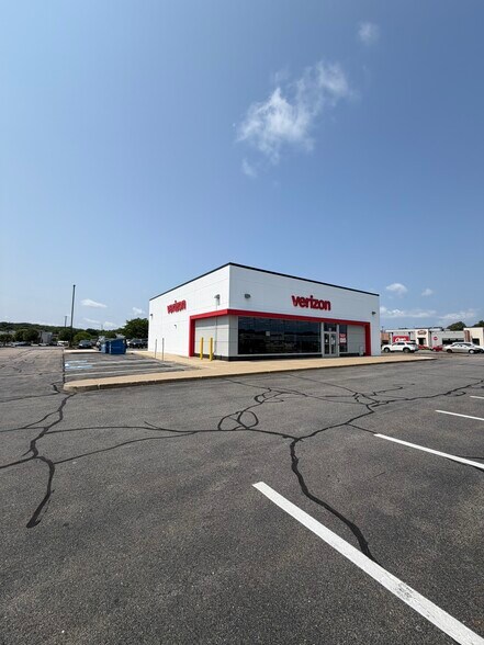 Primary Photo Of 175 Highland Ave, Seekonk Fast Food For Lease