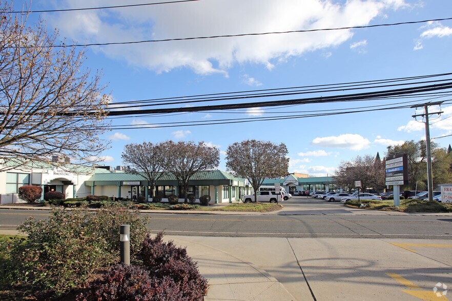 More Photos Of 15 Cross St, Norwalk Unknown For Lease