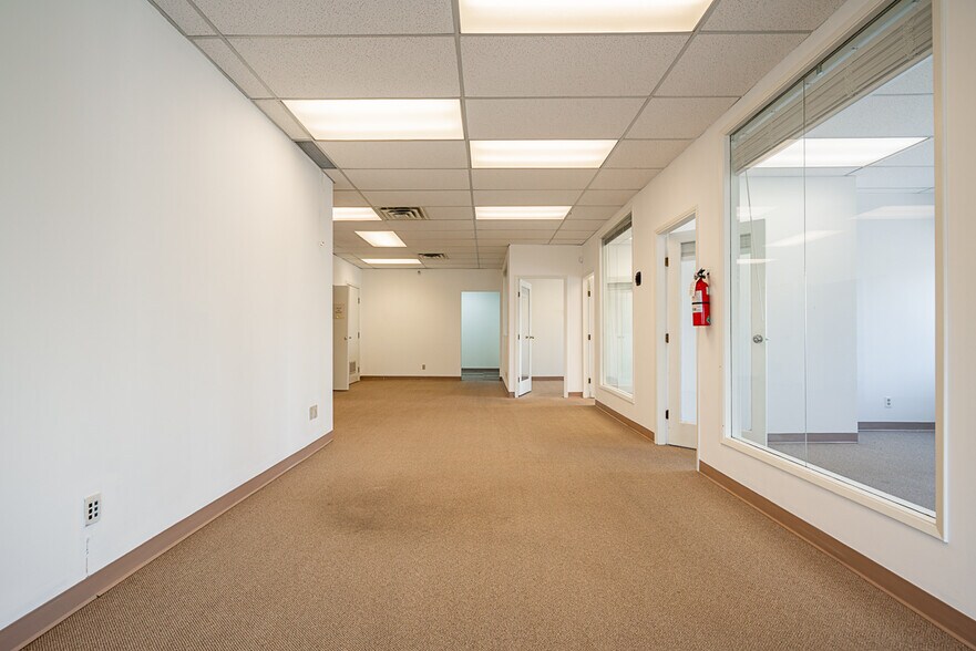 More Photos Of 550 Sixth St, New Westminster Office For Lease
