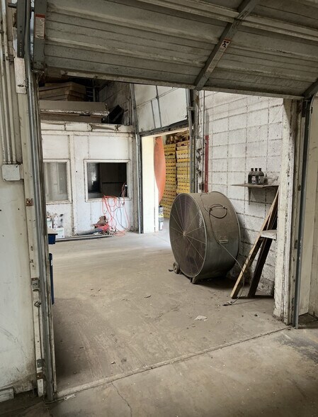 More Photos Of 764 Prairie St, Aurora Warehouse For Lease