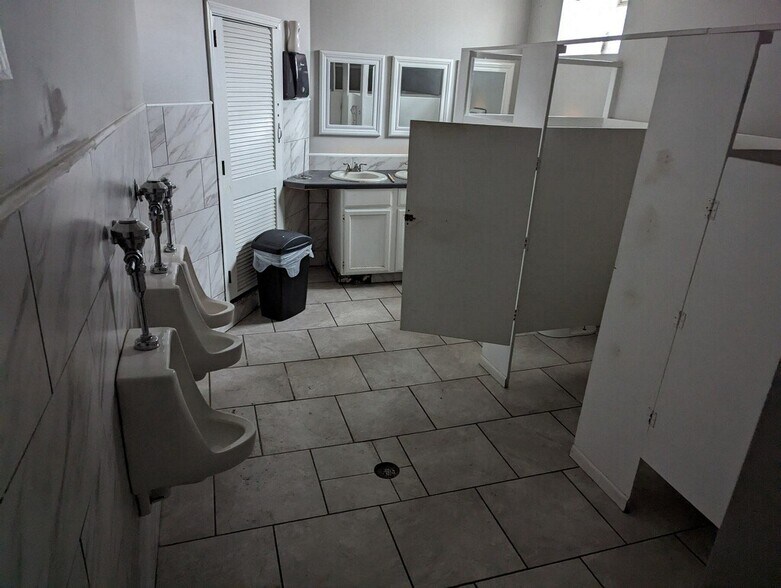 More Photos Of 740 W 59th St, Chicago Land For Lease