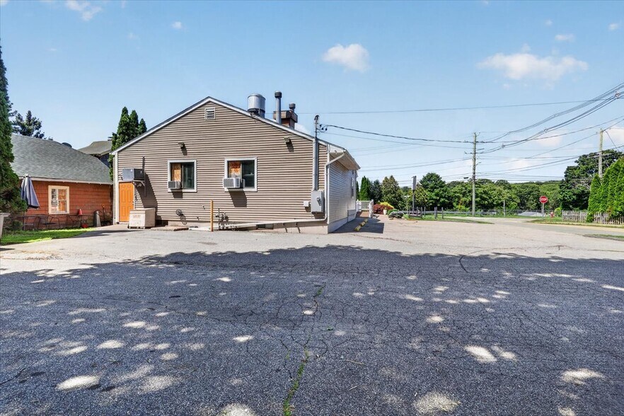 More Photos Of 11 E Pattagansett Rd, Niantic Restaurant For Sale