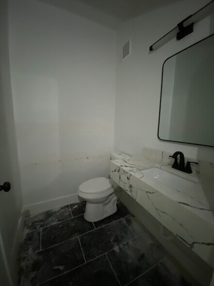 More Photos Of 251 Adams Ave, Memphis Office For Sale