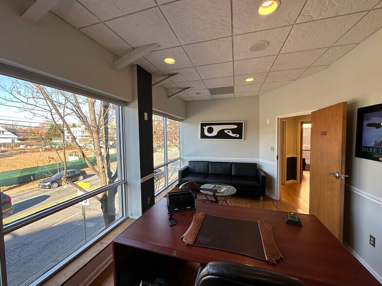More Photos Of 4940 Hampden Ln, Bethesda Office For Lease