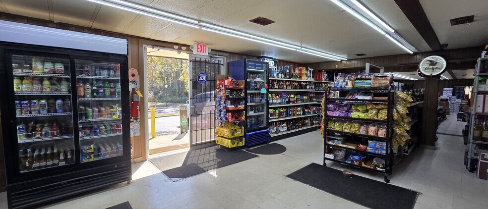 More Photos Of 1301 N Hill St, Griffin Storefront For Sale