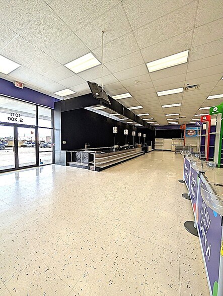 More Photos Of 1011 Wal St, Longview Freestanding For Sale